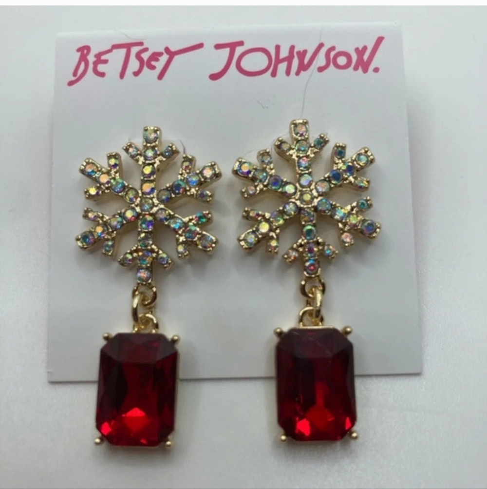 NWT BETSEY JOHNSON CHRISTMAS SNOWFLACK RED SQUARE CRYSTAL/ BLING EARRINGS ❄️❤️❄️